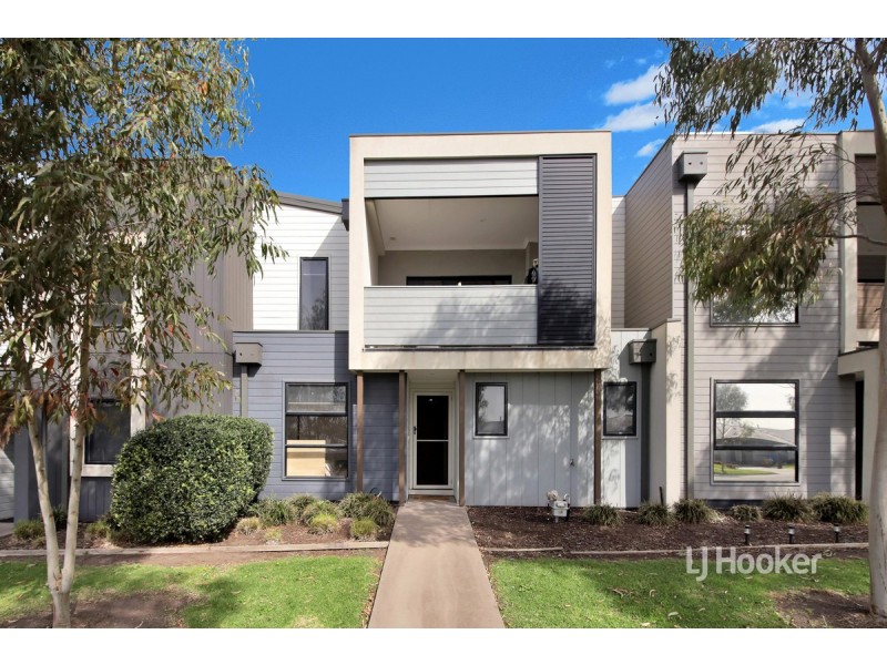 29 Nugget Way, Cranbourne East VIC 3977