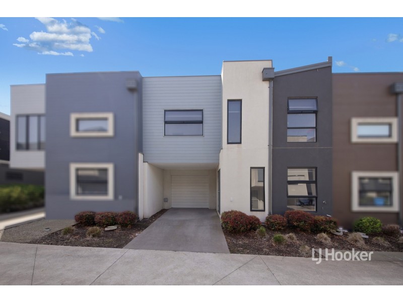 29 Nugget Way, Cranbourne East VIC 3977