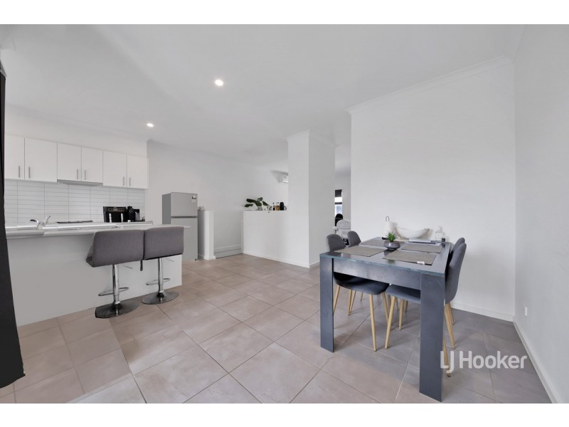 29 Nugget Way, Cranbourne East VIC 3977
