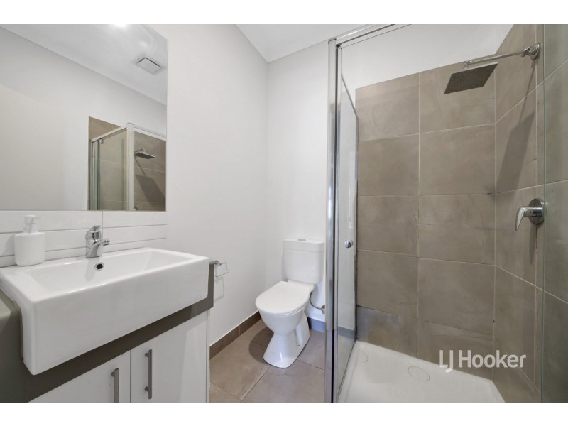 29 Nugget Way, Cranbourne East VIC 3977