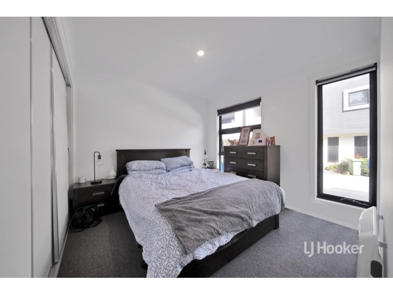 29 Nugget Way, Cranbourne East VIC 3977
