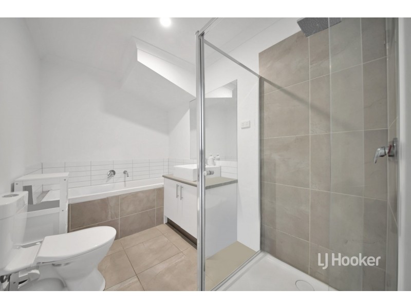 29 Nugget Way, Cranbourne East VIC 3977