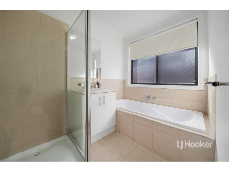 16 Allcrest Way, Truganina VIC 3029