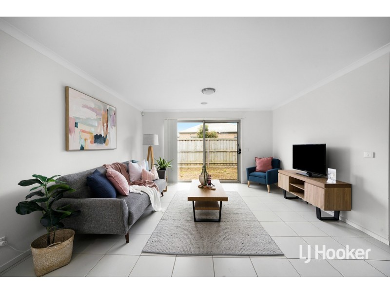 8 Jolimont Road, Point Cook VIC 3030