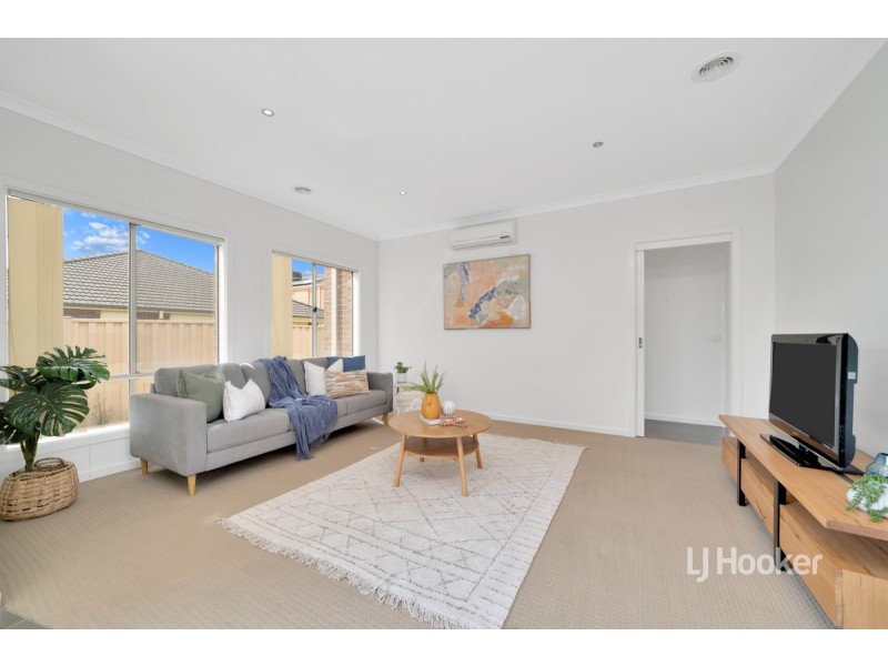 1/23 Tenerrife Crescent, Point Cook VIC 3030