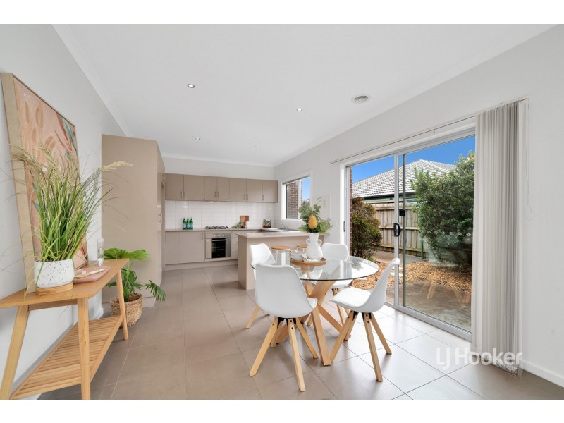 1/23 Tenerrife Crescent, Point Cook VIC 3030