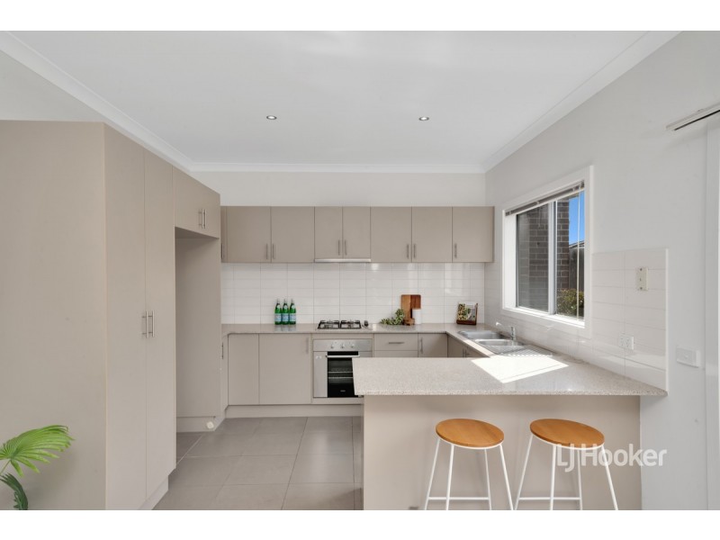 1/23 Tenerrife Crescent, Point Cook VIC 3030