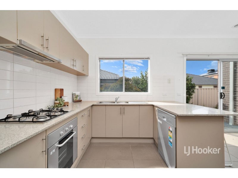1/23 Tenerrife Crescent, Point Cook VIC 3030
