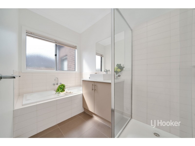 1/23 Tenerrife Crescent, Point Cook VIC 3030