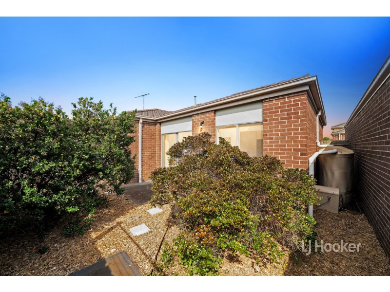 1/23 Tenerrife Crescent, Point Cook VIC 3030