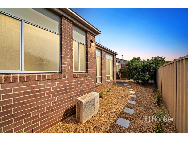 1/23 Tenerrife Crescent, Point Cook VIC 3030