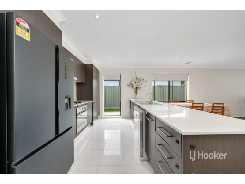 17 Rathgar Mews, Wyndham Vale VIC 3024