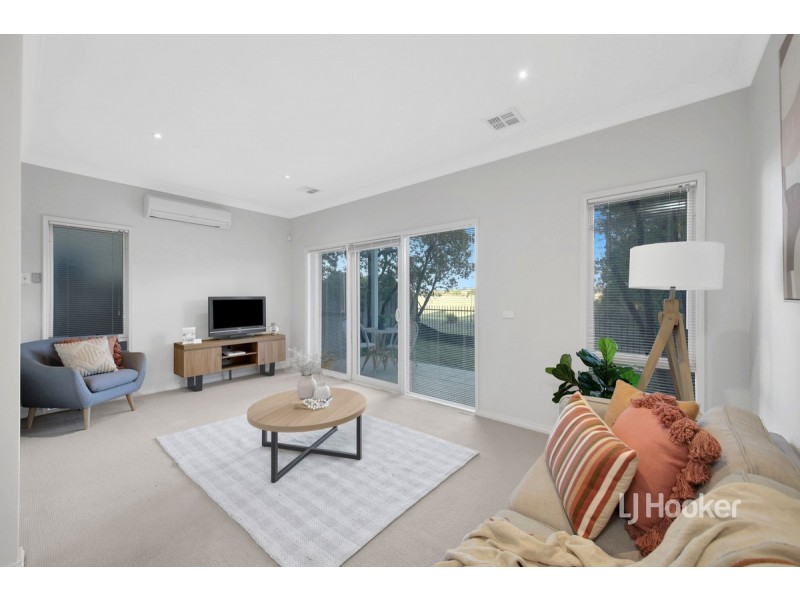 40/1 Greg Norman Drive, Sanctuary Lakes VIC 3030