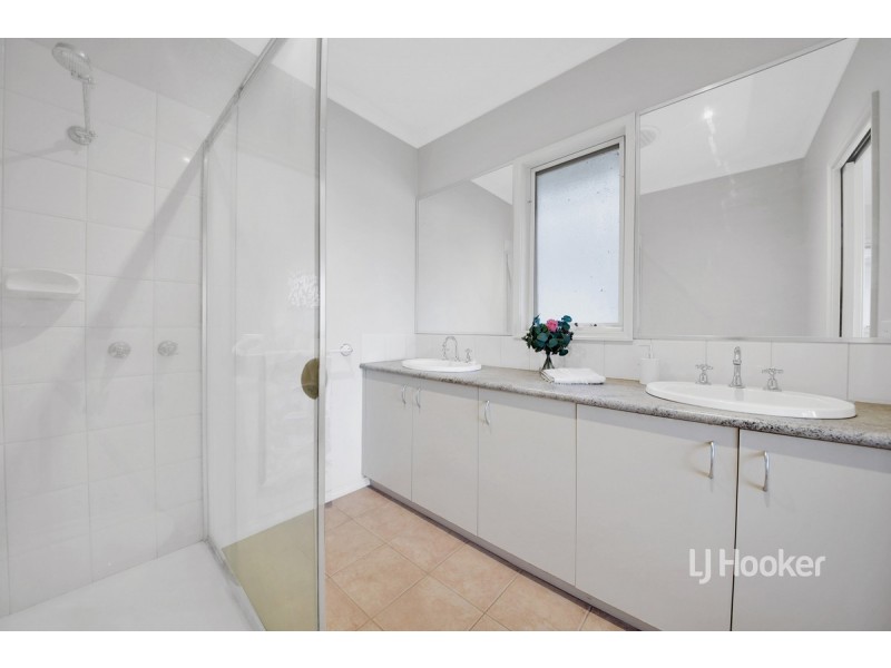 40/1 Greg Norman Drive, Sanctuary Lakes VIC 3030