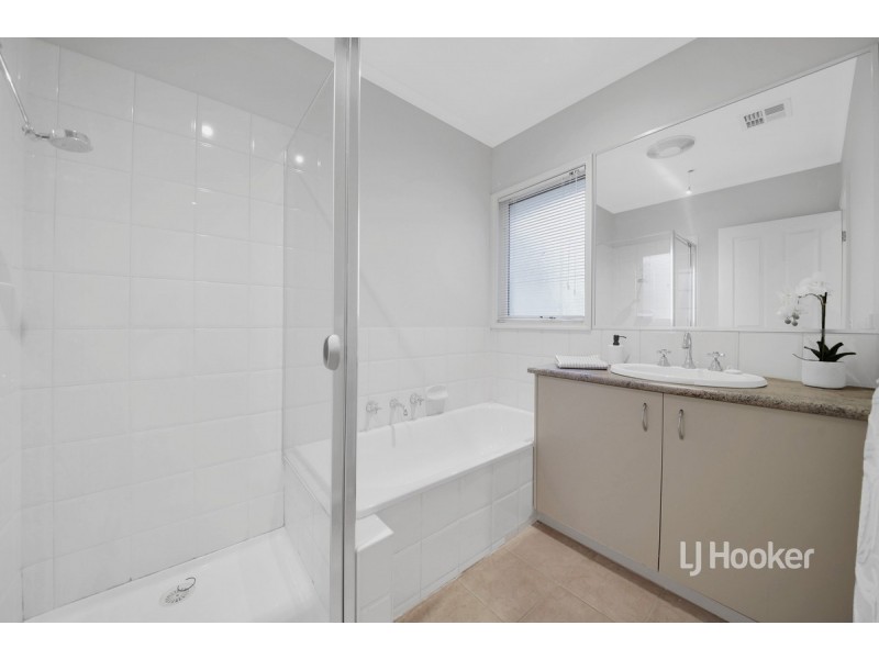 40/1 Greg Norman Drive, Sanctuary Lakes VIC 3030