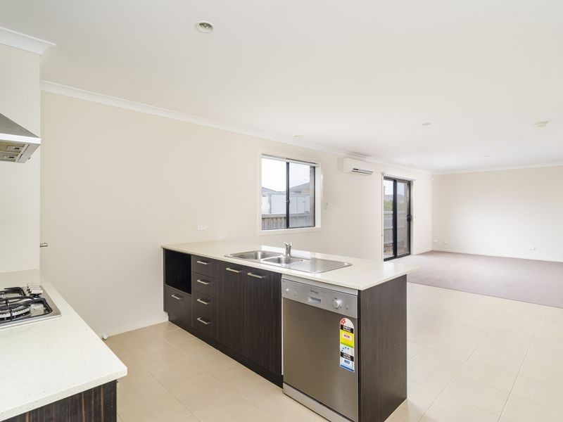 204 Saltwater Promenade, Point Cook VIC 3030