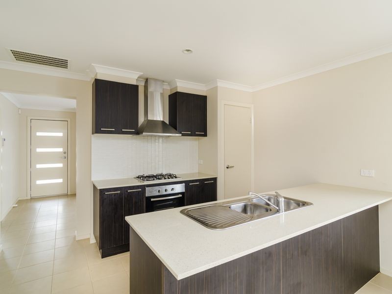 204 Saltwater Promenade, Point Cook VIC 3030