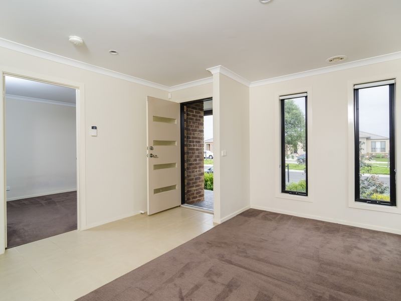 204 Saltwater Promenade, Point Cook VIC 3030