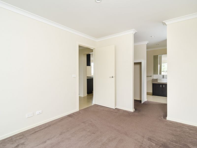 204 Saltwater Promenade, Point Cook VIC 3030