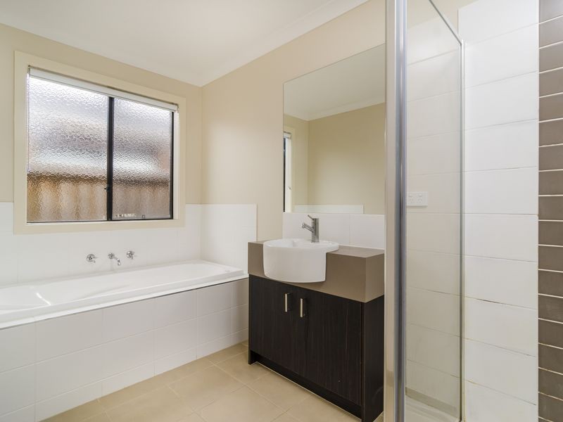 204 Saltwater Promenade, Point Cook VIC 3030