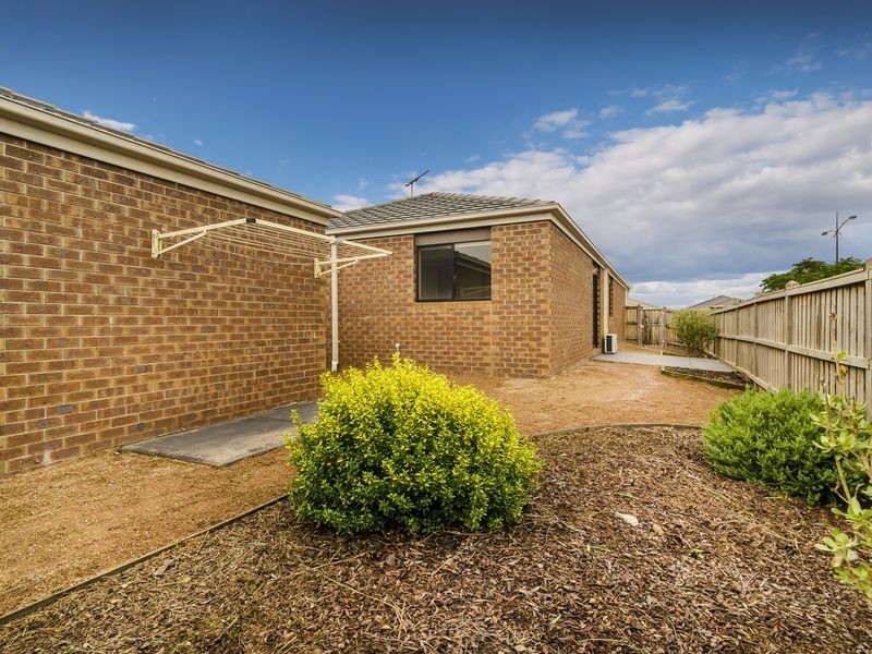 204 Saltwater Promenade, Point Cook VIC 3030