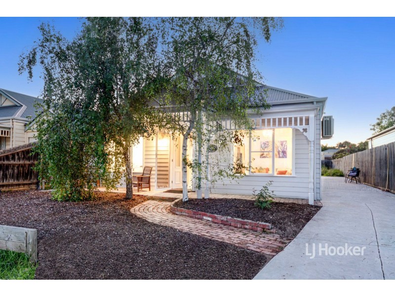 13 Sumner Crescent, Point Cook VIC 3030