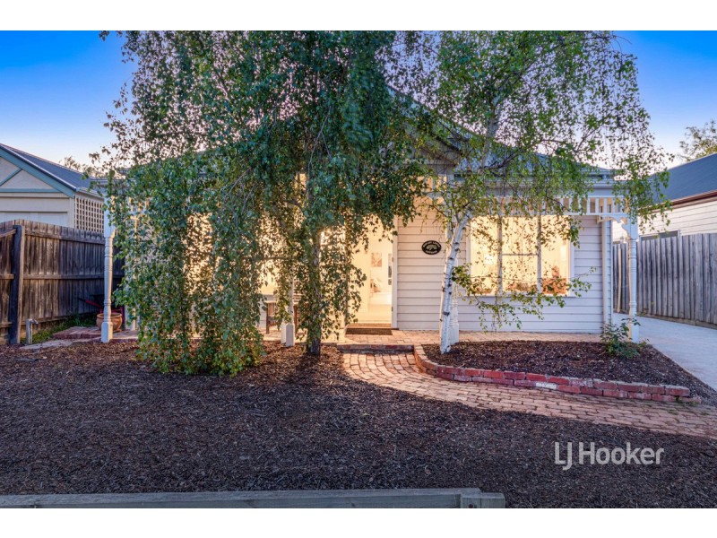 13 Sumner Crescent, Point Cook VIC 3030