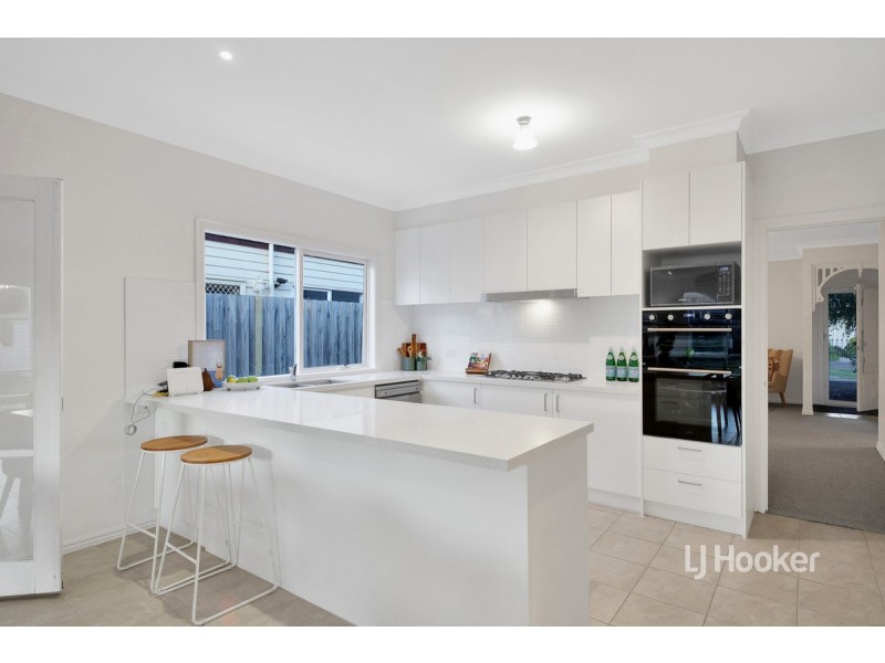 13 Sumner Crescent, Point Cook VIC 3030