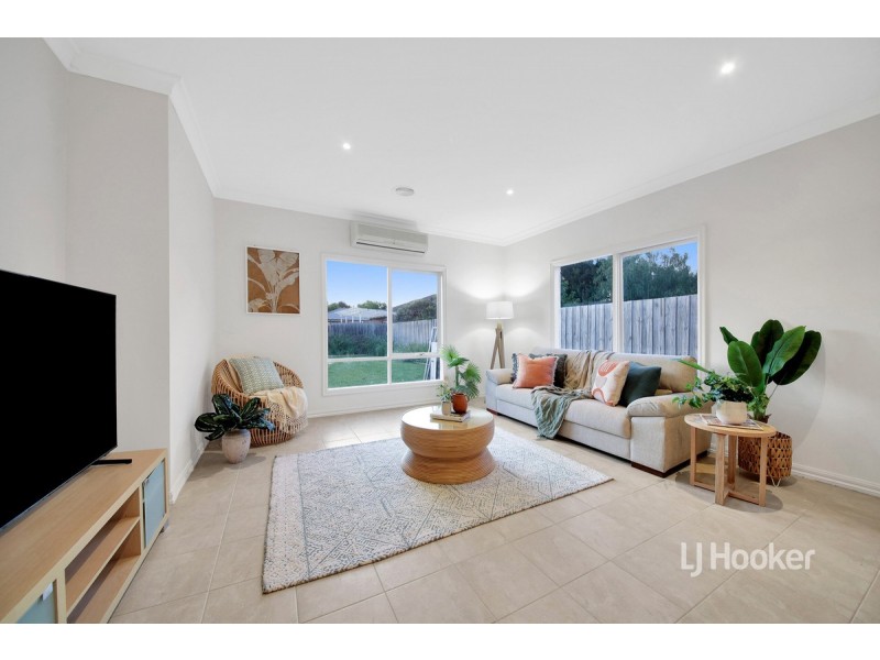 13 Sumner Crescent, Point Cook VIC 3030