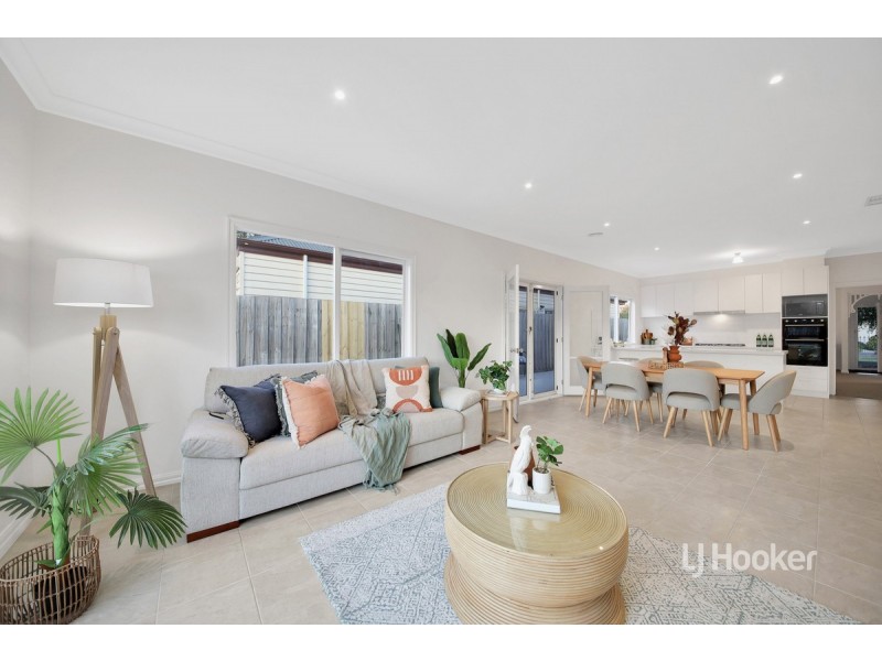 13 Sumner Crescent, Point Cook VIC 3030