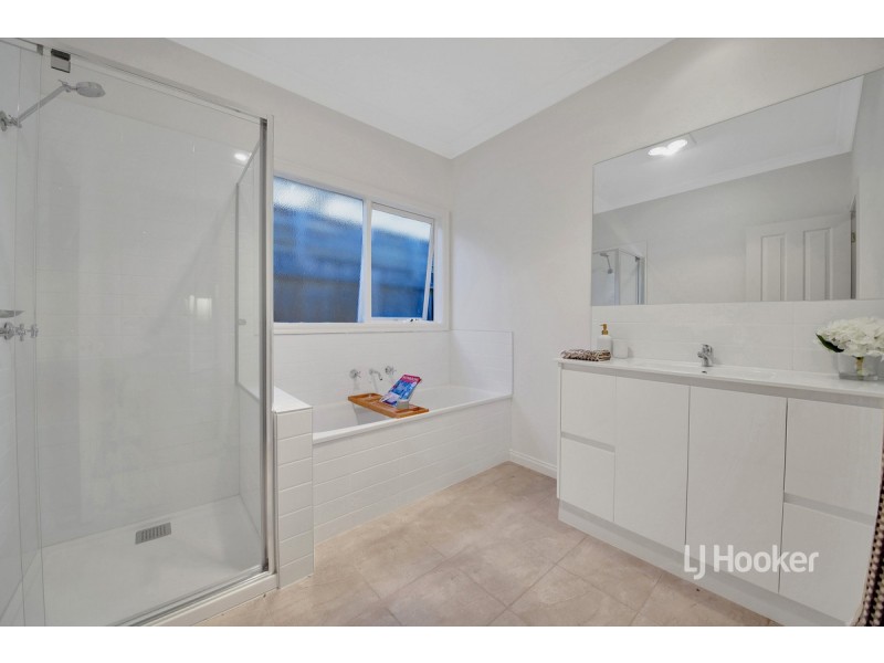 13 Sumner Crescent, Point Cook VIC 3030
