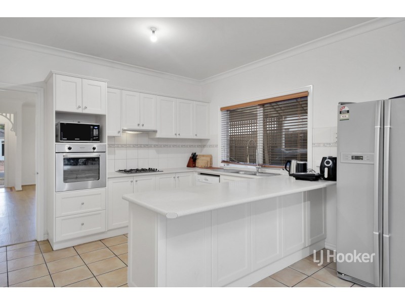 4 Kerford Crescent, Point Cook VIC 3030