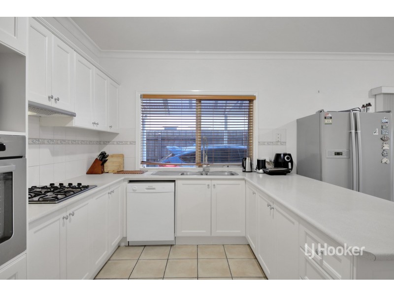 4 Kerford Crescent, Point Cook VIC 3030