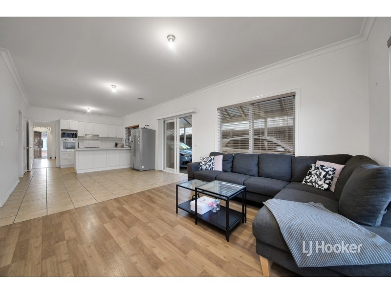 4 Kerford Crescent, Point Cook VIC 3030