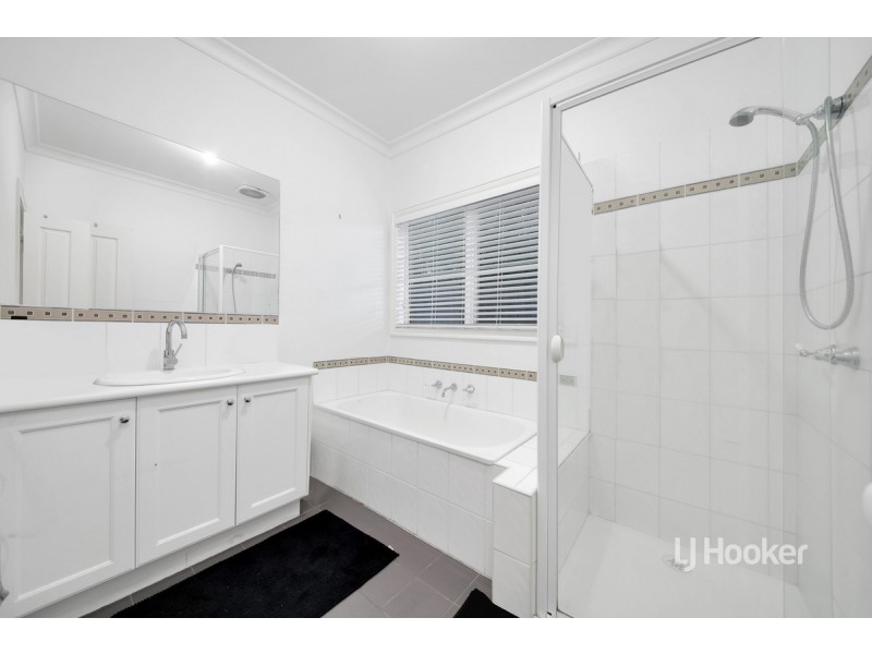 4 Kerford Crescent, Point Cook VIC 3030