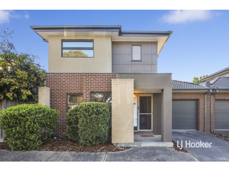 33 Burssi Circuit, Doreen VIC 3754
