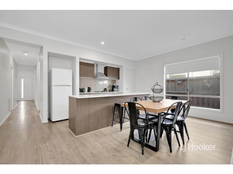 70 Waterhaven Boulevard, Point Cook VIC 3030