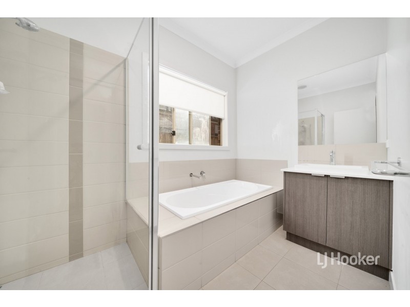 70 Waterhaven Boulevard, Point Cook VIC 3030