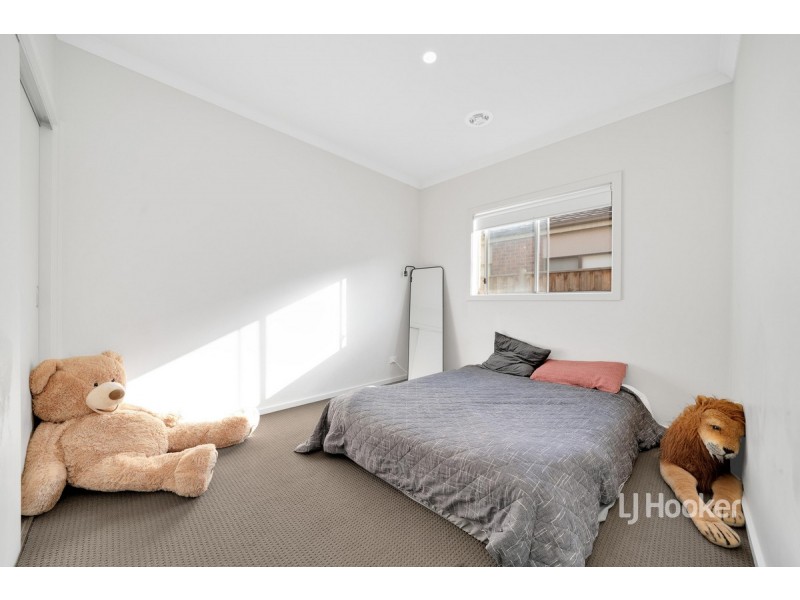 70 Waterhaven Boulevard, Point Cook VIC 3030