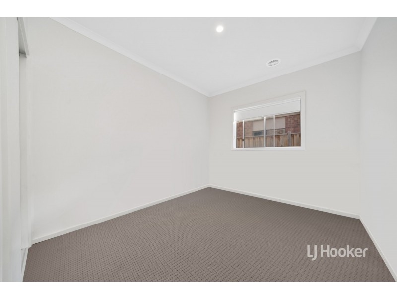 70 Waterhaven Boulevard, Point Cook VIC 3030