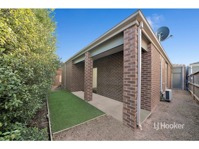 70 Waterhaven Boulevard, Point Cook VIC 3030