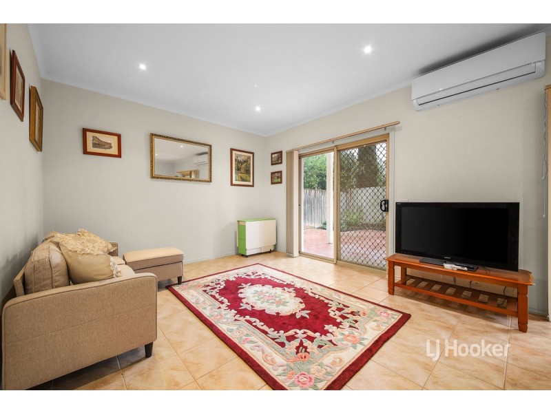 38 Tournament Drive, Sanctuary Lakes VIC 3030