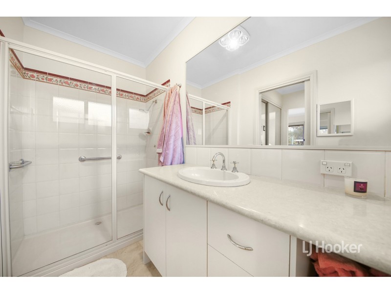 38 Tournament Drive, Sanctuary Lakes VIC 3030