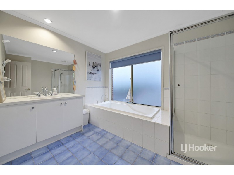 25 Fuchsia Crescent, Point Cook VIC 3030