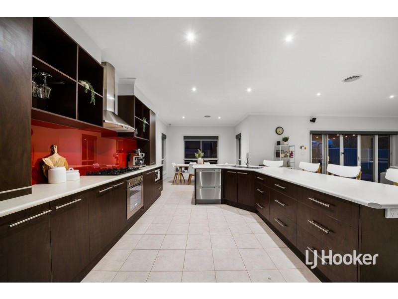 13 Shaftsbury Boulevard, Point Cook VIC 3030