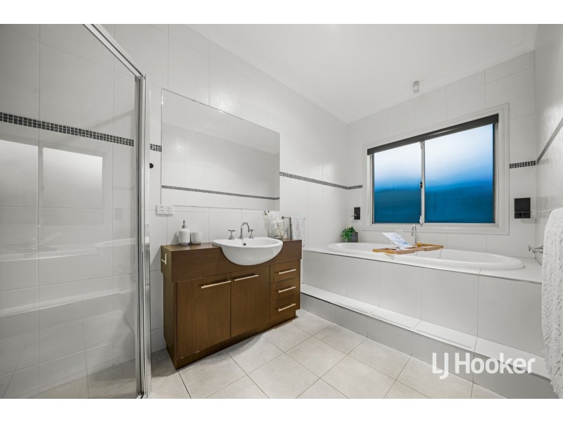 13 Shaftsbury Boulevard, Point Cook VIC 3030