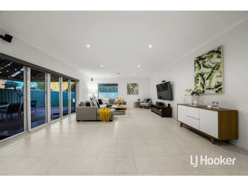13 Shaftsbury Boulevard, Point Cook VIC 3030