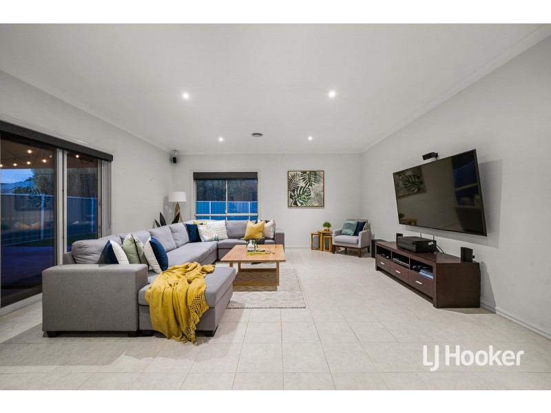 13 Shaftsbury Boulevard, Point Cook VIC 3030