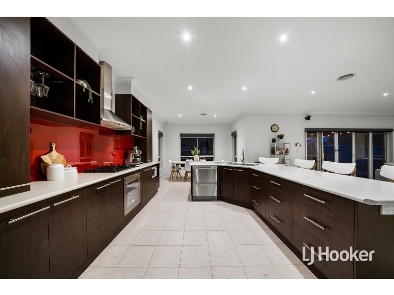 13 Shaftsbury Boulevard, Point Cook VIC 3030