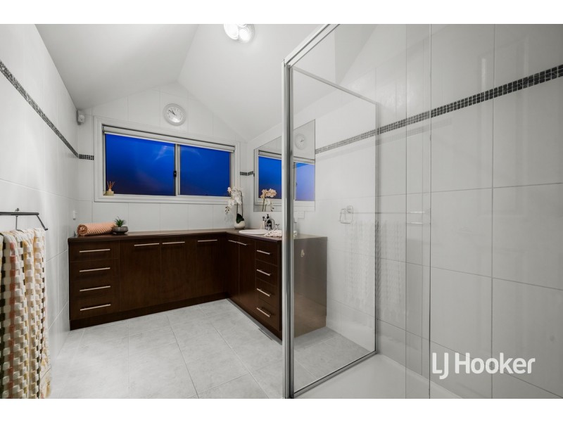 13 Shaftsbury Boulevard, Point Cook VIC 3030